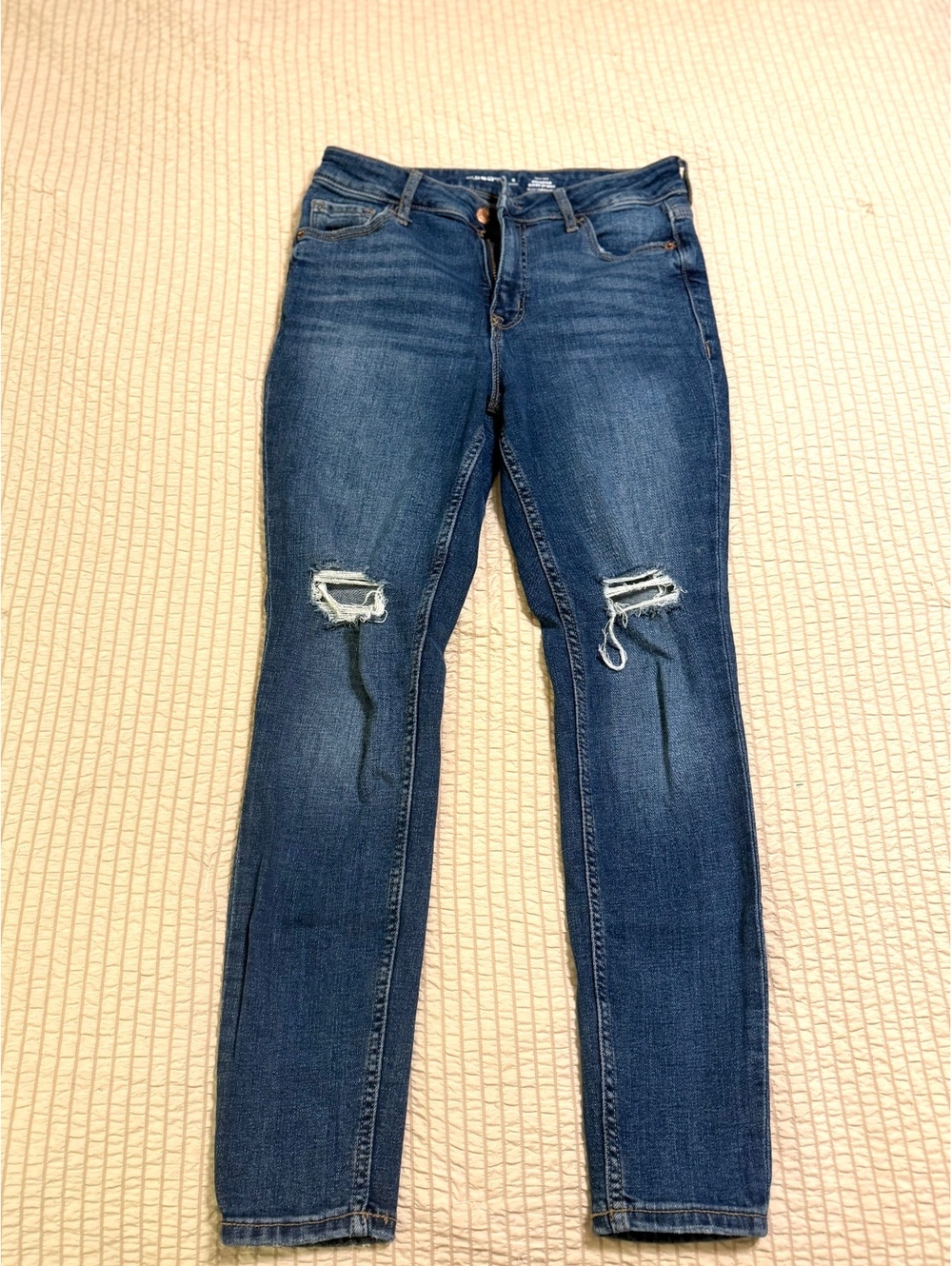 Old Navy Rockstar Super Skinny High Rise Jeans Size 6 SHORT with Knee Rips